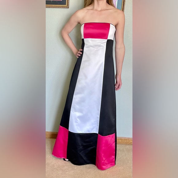 ⭐️HP⭐️ Floor Length Pink, Black, and White Jessica McClinktock Dress - Picture 5 of 11